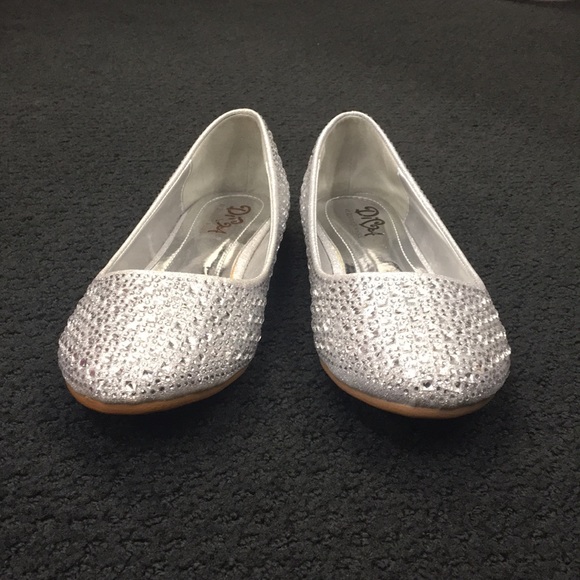 Silver Shimmer Flats - Picture 2 of 3
